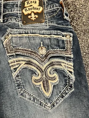 Womens 32" Rock Revival Feeny Straight Distressed Cutoff Denim Capris thumbnail 8