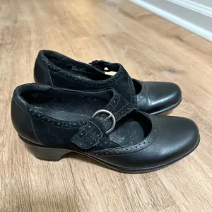 Clarks | Bendables Black Leather Suede Mary Jane Heels Buckle Brogue Pumps, 6.5M thumbnail 4