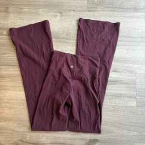 Athleta Elation Ultra High Rise Leggings Spiced Cabernet Flared Pants thumbnail 6