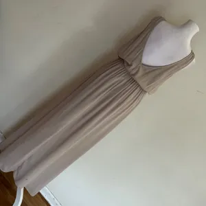 Show Me Your Mumu Heather Maxi Dress Taupe Tan V-Neck Bridesmaid Gown Medium thumbnail 6