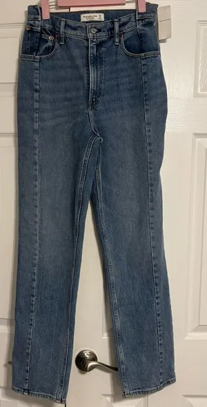 Abercrombie & Fitch 90’s Straight Ultra High Rise NWT thumbnail 1