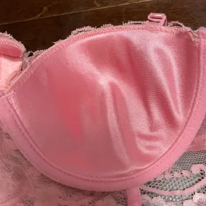 Black Fuchsia Peach Colored Lace Bra With 6 Rows Of Claps Size 34B thumbnail 12