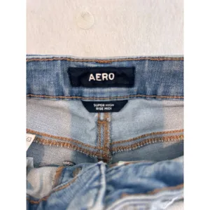 Aero Super High Rise Midi Distressed Denim Shorts Light Wash Button Fly‎ Size 4 thumbnail 3