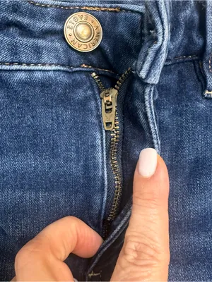 American Eagle Outfitters Dark Blue Skinny Jeans Women’s Size 6 thumbnail 4