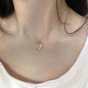 Boutique NWT Crescent Moon Necklace | Yellow‎ Gold Filled thumbnail 4