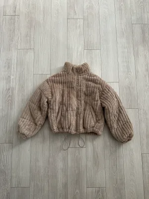 Le lis Sherpa Puffer Jacket thumbnail 4