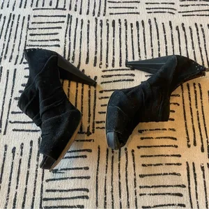 Libby Edelman Black Suede Slouch Peep Toe Heel Booties Size 9.5 thumbnail 4