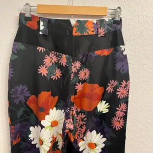 STAUD Austin Pants Size 4 Satin Floral‎ Bloom Flares Black Daisy Retro Festival thumbnail 5