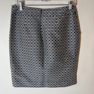 Banana Republic Geometric Print‎ Silk-Blend Pencil Skirt Size 4 thumbnail 3