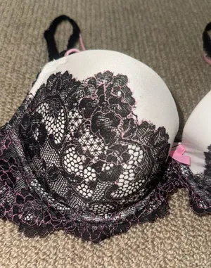 VS Black Lace Bra thumbnail 4