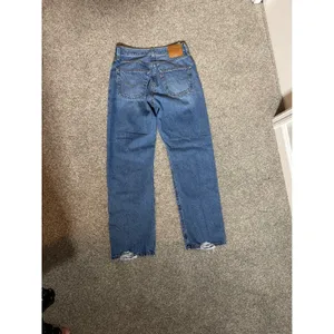 Levis Premium 501 90s Straight Leg Jeans Medium Wash Distressed W26 L30 thumbnail 2