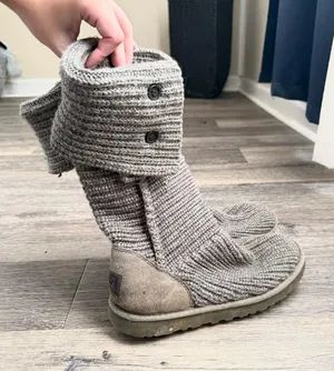 UGG boots thumbnail 1