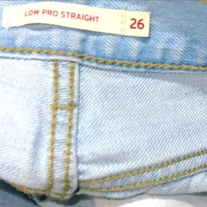 Levi's Light Wash Low Pro Straight Distressed Relaxed Jeans Sz 26 L31” thumbnail 3