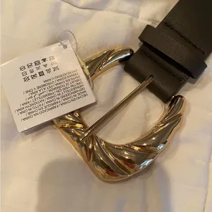 Zara Black Leather Belt with Gold Sculpted Buckle thumbnail 2