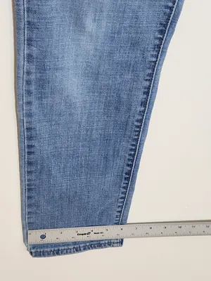 Levi’s Light Wash Mid-Rise Skinny Jeans Size 14 thumbnail 7