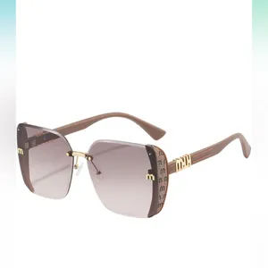 Luxury Oversized Square Sunglasses for Women – Gradient Brown Shades, Elegant. thumbnail 3
