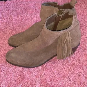 Steve Madden Fringe Brown Booties Size 7.5 thumbnail 3
