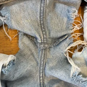 Forever 21 High-Waisted Distressed Denim Cut-Off Shorts Light Wash, Waist 33" thumbnail 6
