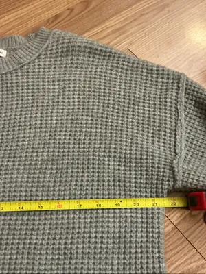 Moon & Madison Cozy Grey Waffle Knit Chunky Sweater Size Medium thumbnail 4