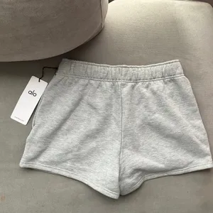 Alo Yoga Accolade Short Athletic Heather Grey S thumbnail 5
