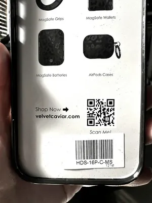 Velvet Caviar Houndstooth iPhone 16 Pro Case Black White Plaid thumbnail 4