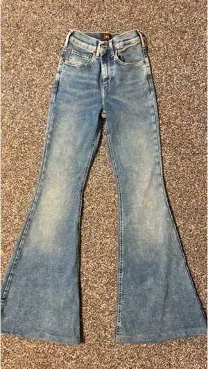 Lee Flare Jeans thumbnail 1