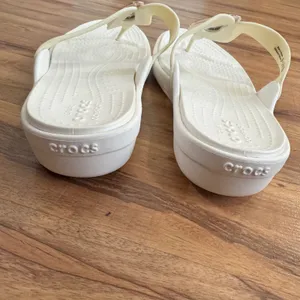 Crocs‎ Sanrah Metal Block Thong Sandals White Silver Wedge Flip Flops Womens 11 thumbnail 9