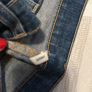 Rag & Bone Women’s Blue Wash Denim Skinny Jeans. thumbnail 5
