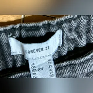 Forever 21 🏷️🏷️Women 33 Black wash, high rise, wide leg denim jeans thumbnail 5