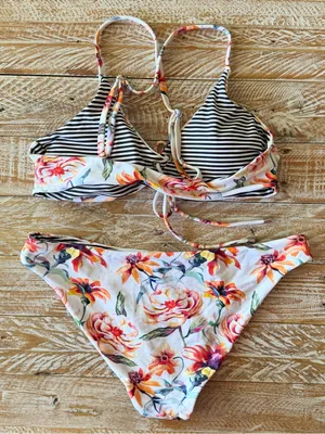 🌺Cupshe Reversible Floral & Striped Bikini Set🌺 ~medium thumbnail 6