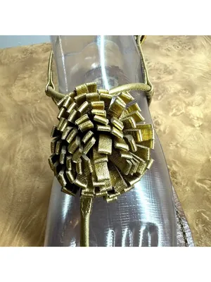 Tory Burch Gold Leather Pom Pom Thong Sandals Size 7.5M Metallic Leather thumbnail 6