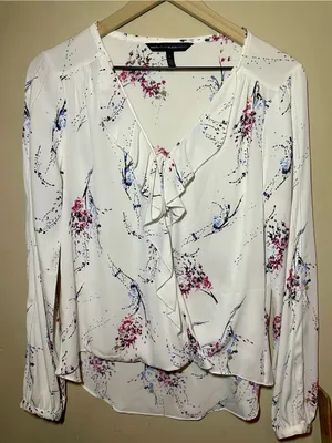 White House Black Market White Floral Ruffle Tie-Front Blouse size 6 thumbnail 1