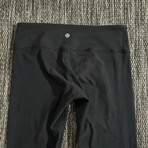 Lululemon Wunder Under Compressive Leggings Reversible Size 8 thumbnail 5