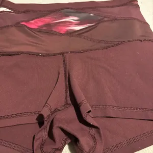 Lululemon athletica burgundy boogie shorts size 4 thumbnail 4
