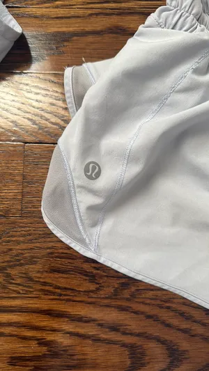 Lululemon Shorts 2.5" Hotty Hot thumbnail 4