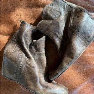 Frye Carson Wedge Bootie Women’s size 9 thumbnail 2