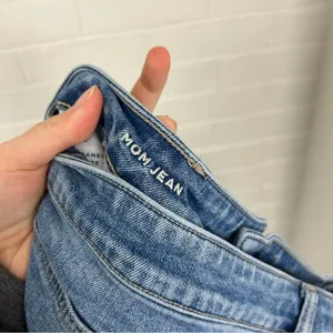 American Eagle Distressed Knee Mom Jeans Size 18 Long thumbnail 3