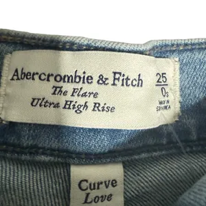 NWT Abercrombie & Fitch 0 S Ultra High Rise Flare Curve Love Jeans Medium Blue thumbnail 4