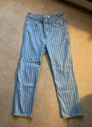Wrangler High-Rise Rodeo Straight Crop Jeans thumbnail 1