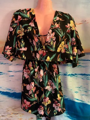 SHEIN Curve 2 Piece Crop Top With Shorts Tropical Floral Design Tie Top thumbnail 1