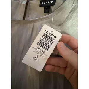 Torrid Women Abbey Iridescent flutter sleeve top 2X‎ Silver Blouse Metallic NWT thumbnail 6