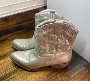 Coconuts By Matisse Silver Short‎ Cowgirl Boots Size 7 thumbnail 1