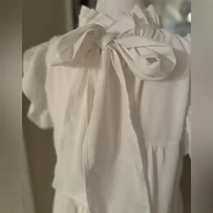 Beautiful entro White Tier Ruffle Sleeve Bow Tie Large Dress thumbnail 3