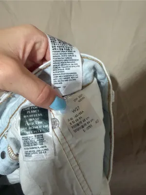 Levi’s shorts thumbnail 3