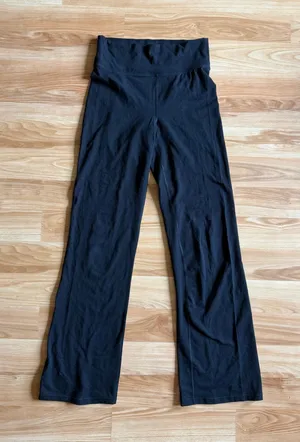 Old Navy Black yoga pants thumbnail 1