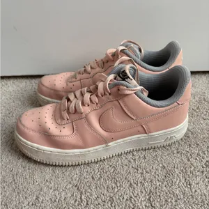 Women’s Nike Air Force 1 Blush Pink Sneakers Size: 8 thumbnail 5