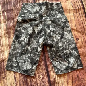 Women’s Offline Floral Grey Black Biker Short Size S thumbnail 5
