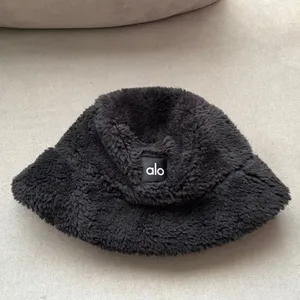 Alo Yoga Foxy Sherpa Bucket Hat Black S/M thumbnail 4