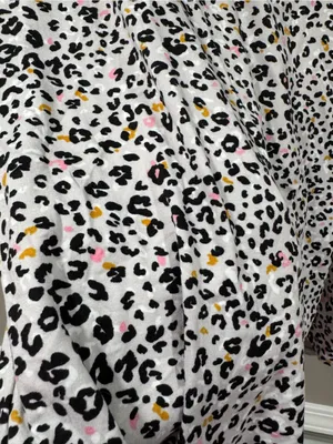 Entro Two-Tone Leopard Patchwork V-Neck Top - White, Taupe, Black thumbnail 4