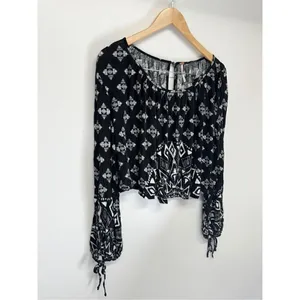 Free People Cropped‎ Top Washed Black Dazed Print Size Small Jersey Long Sleeve thumbnail 5